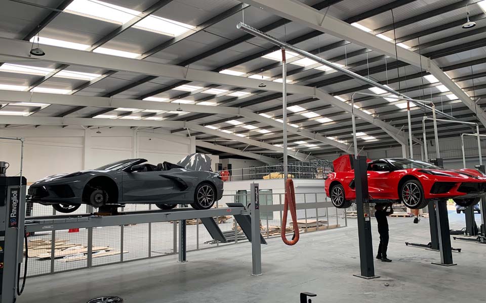 4-post dedicated wheel alignment lift and integrated jacking beam.