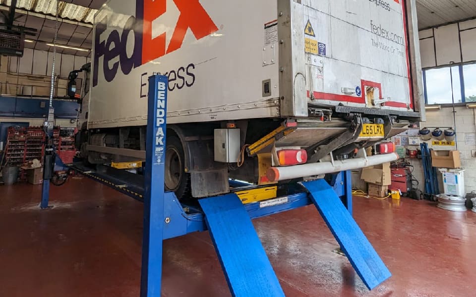 CCS’ garage equipment installation team in the South East completed this removal & installation of a 4-post commercial vehicle lift for FedEx’s Basildon depot, creating extra capacity in the busy Essex workshop