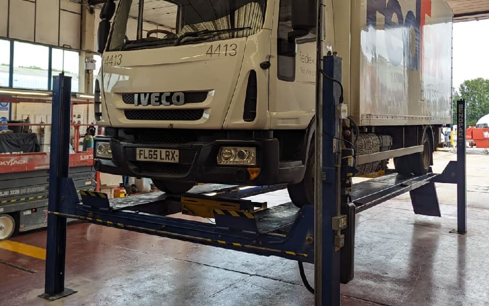 FedEx’s 4-post commercial vehicle lift is equipped with lift mounted commercial jacks, making for easier servicing and maintenance of heavy vehicles. The de-installation, removal & re-installation of this 4-post commercial lift was project managed by CCS Garage Equipment, keeping operations flowing freely for international courier & logistics organisation FedEx’s South East London and Essex depots