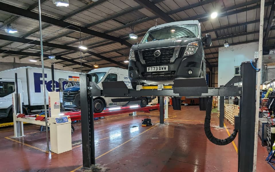 10.	Excellent lifting heights and capacities ensure FedEx's depot in Maidstone, Kent can service and maintain fleet commercial vehicles efficiently and safely, well-lit through integrated LED lighting and with space-saving designs that maximises movement room under the vehicle.