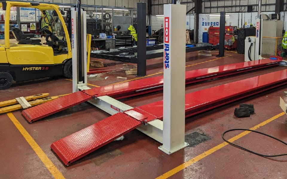 8.	Stertil Koni's mid-range 12T vehicle lift is an excellent option for fleet operators servicing a broad range of vehicles. Extendable platforms, such as those shown in the FedEx Maidstone model installed by CCS Garage Equipment, accommodate longer wheel bases, as well as low-clearance vehicles such as forklift trucks.