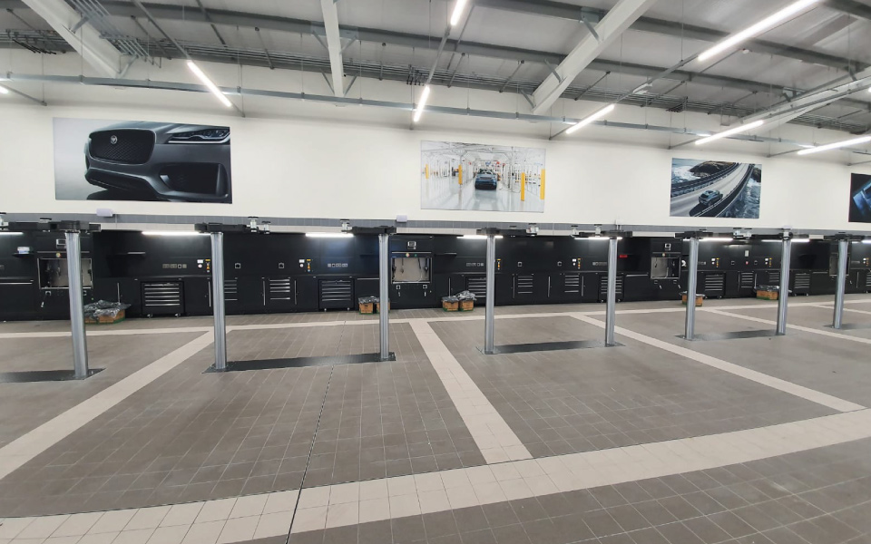 2-post vehicle lifts, bespoke workshop furniture and ancillary equipment installed by CCS Garage Equipment for Jaguar Land Rover’s Aylesbury dealership