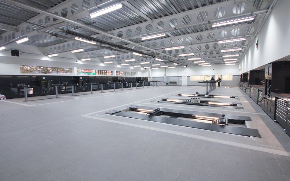 14 workshop service bays designed and installed by CCS Garage Equipment at Jaguar Land Rover, Battersea using industry-leading garage equipment