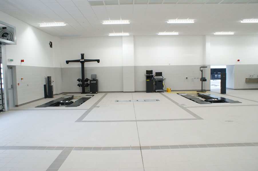 Hunter wheel alignment system and dedicated wheel alignment scissor lift, together with dedicated MOT bay; essential features of our garage equipment installation project for Mercedes-Benz, Gatwick