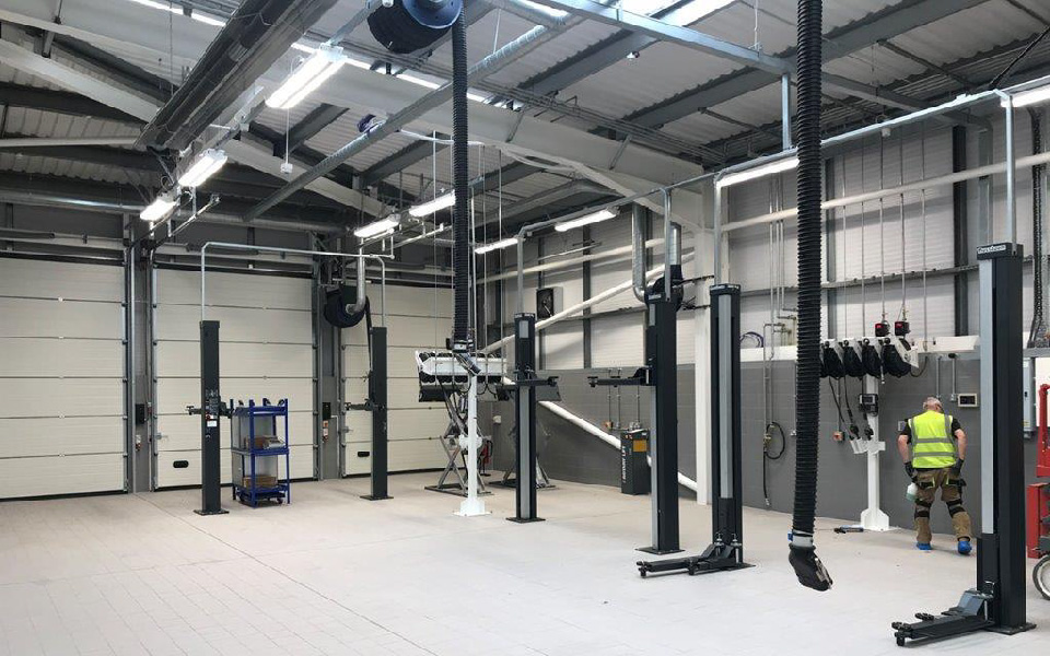 Complete redesign and rebuild of Renault’s dealership workshop in Stockport by CCS Garage Equipment, including fixed 2-post vehicle lifts, LEV systems and Samoa lubrication reels