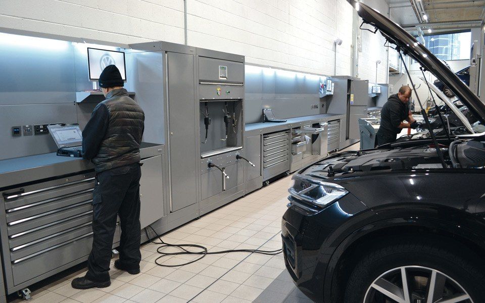 Custom Dura workshop furniture fitted with convenient small tool storage, Samoa lubrication and compressed air systems, supplied by CCS Garage Equipment for Volkswagen, Battersea