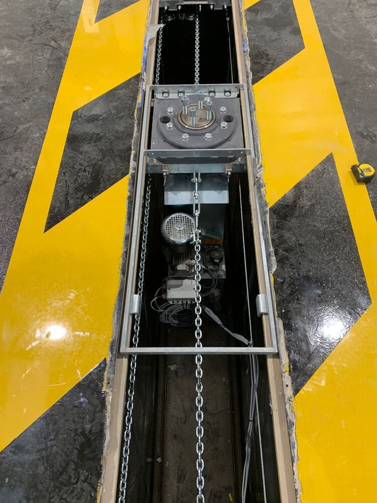 The hydraulic lifting columns and resin safety markings