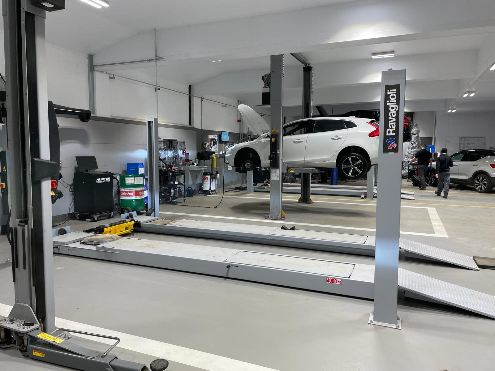 Volvo Huddersfield - 4 Tonne Lift Capacity