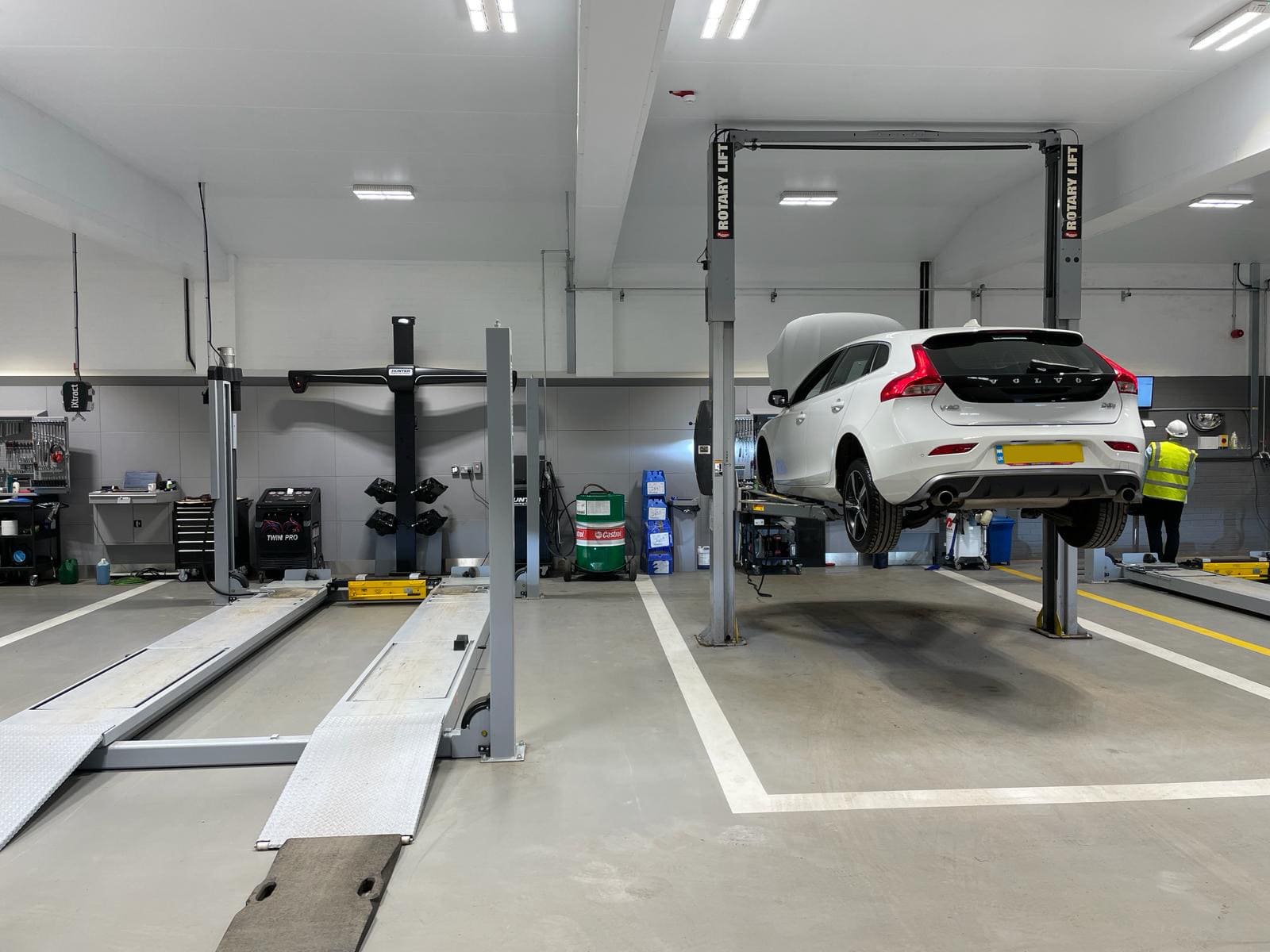 Volvo Huddersfield - Vehicle Lifts