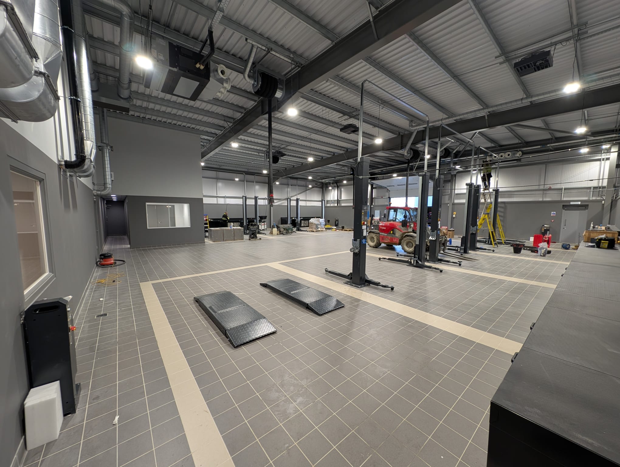 Brand new workshop designed and installed by CCS garage equpiment for Drayton Kia