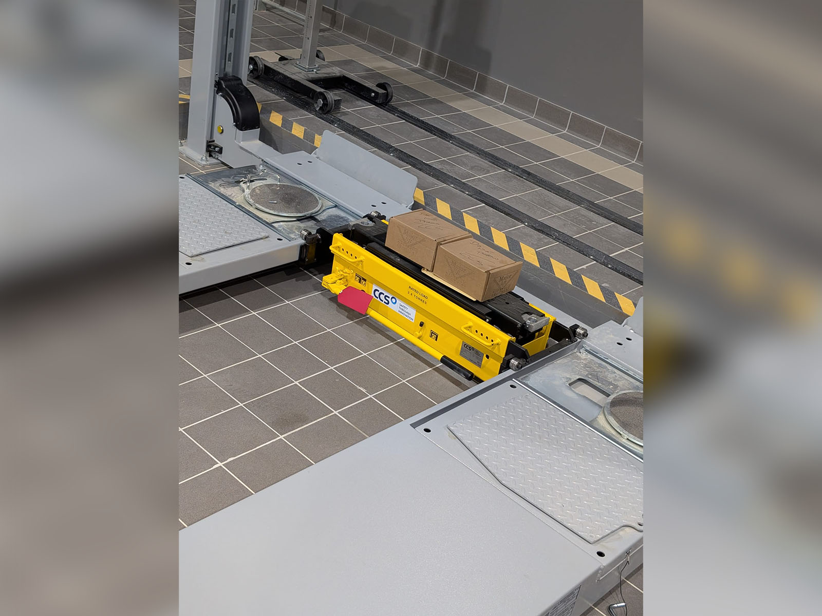 MOT bay lifting jack to support MOT testing if Kia cars and suvs