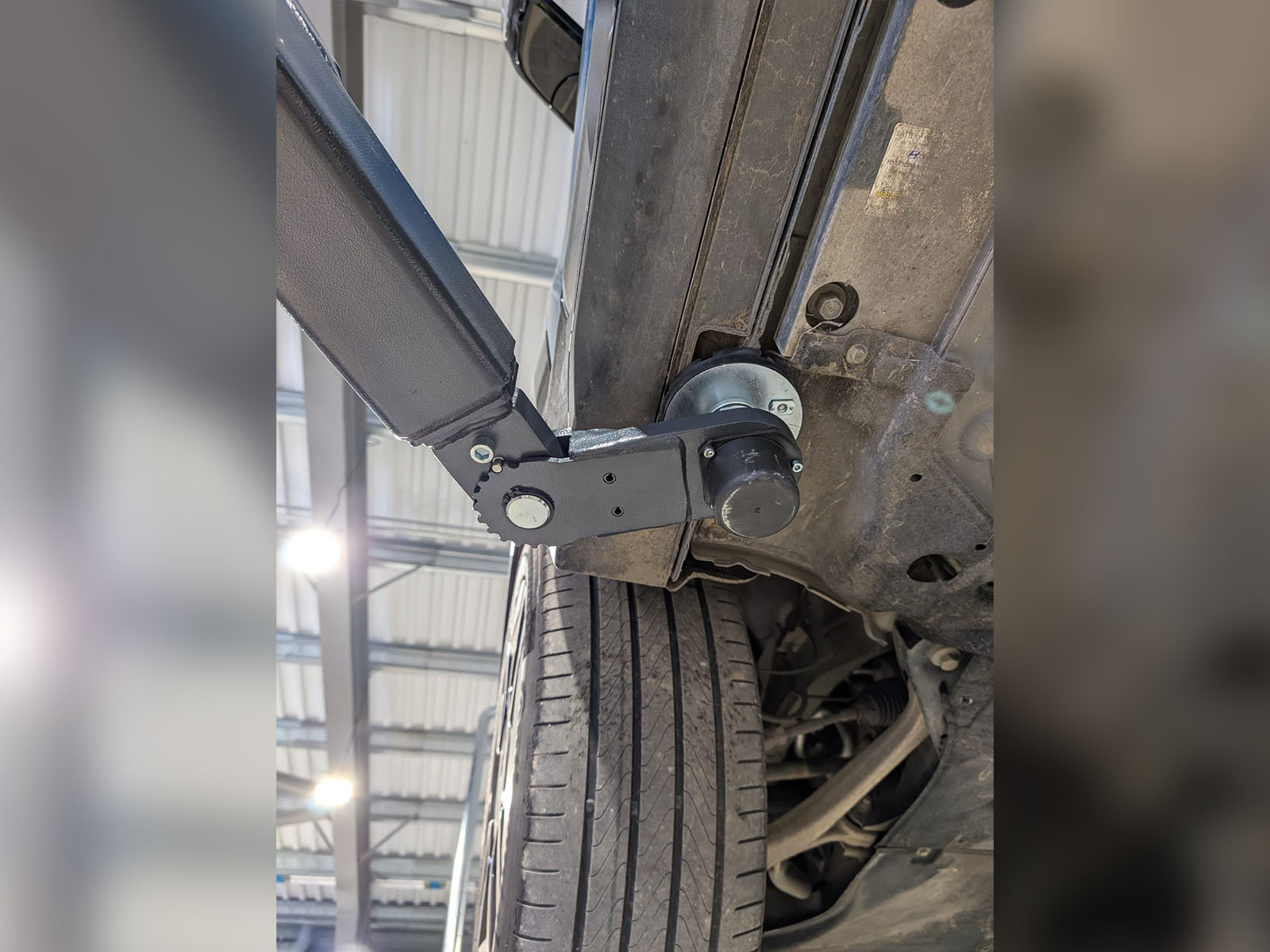 Nussbaum adapted lifts for electric vehicles